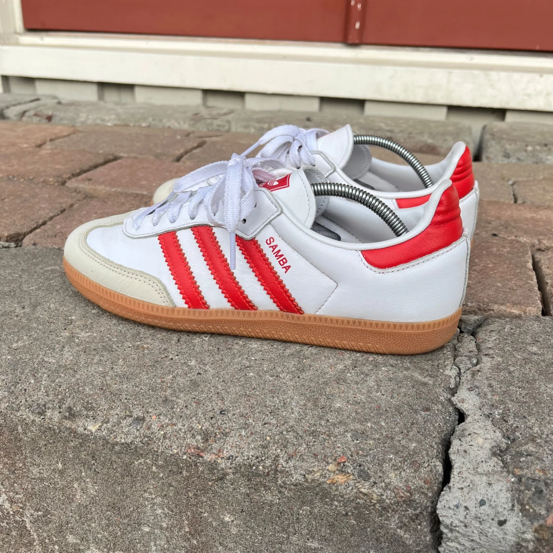 Adidas Samba OG W - låga sneakers med röda ränder - 1