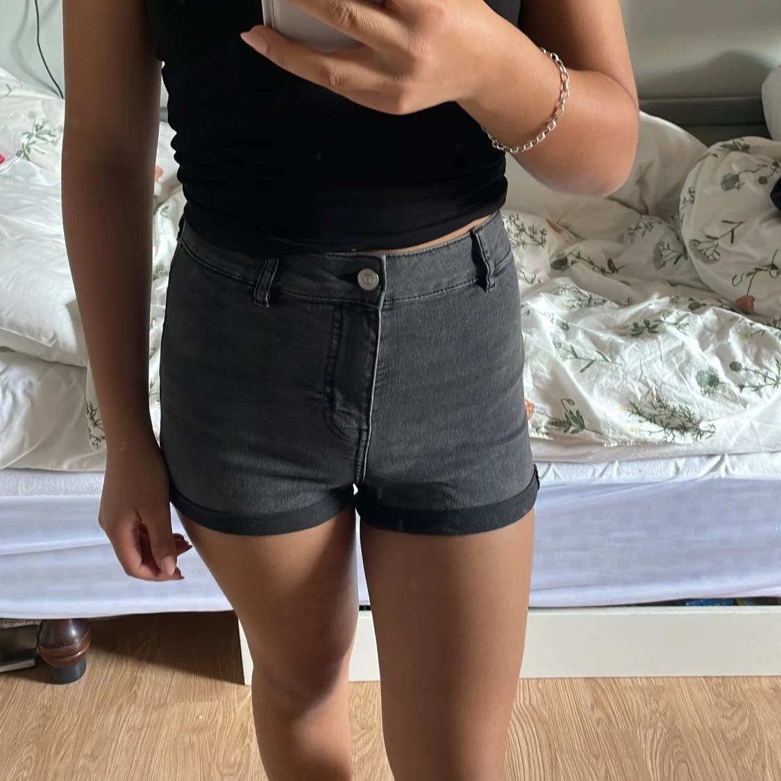 Svarta highwaisted jeansshorts