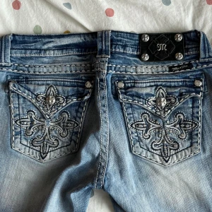 Miss me jeans  - Minimala fläckar förekommer. Midja: 39 cm 🌸Innerben: 75cm 🌸 Ytterben:95cm🌸Rise:19cm