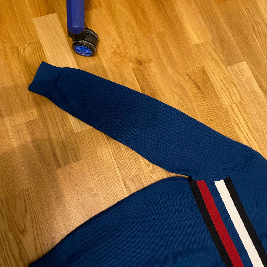 Blå stickad tröja från Tommy Hilfiger - 4