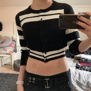 Croppad kofta - Köpt på beyond retro men väldigt fint skick