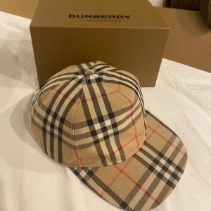 Burberry Keps - En fin Burberry keps perfekt inför sommaren. Priset är ej hugget i sten.