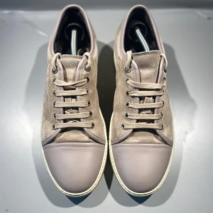 Lanvins  - Hej! Säljer nu mina skor från märket Lanvin, storlek 10/45 bra skick, givetvis äkta. Tveka inte på att höra av dig om du har frågor eller funderingar kring skorna! 