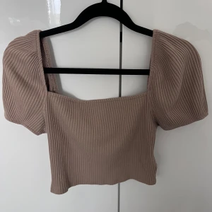 Ljus brun- beige topp från H&M - Använd ett par gånger , från H&M