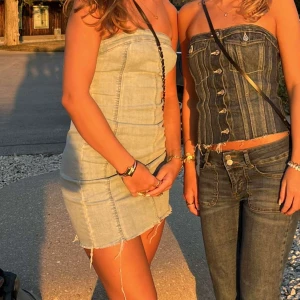 Jeansklänning - Super snygg ljusblå jeans klänning från BikBok💗 storlek XS och passar perfekt nu till sommaren. 