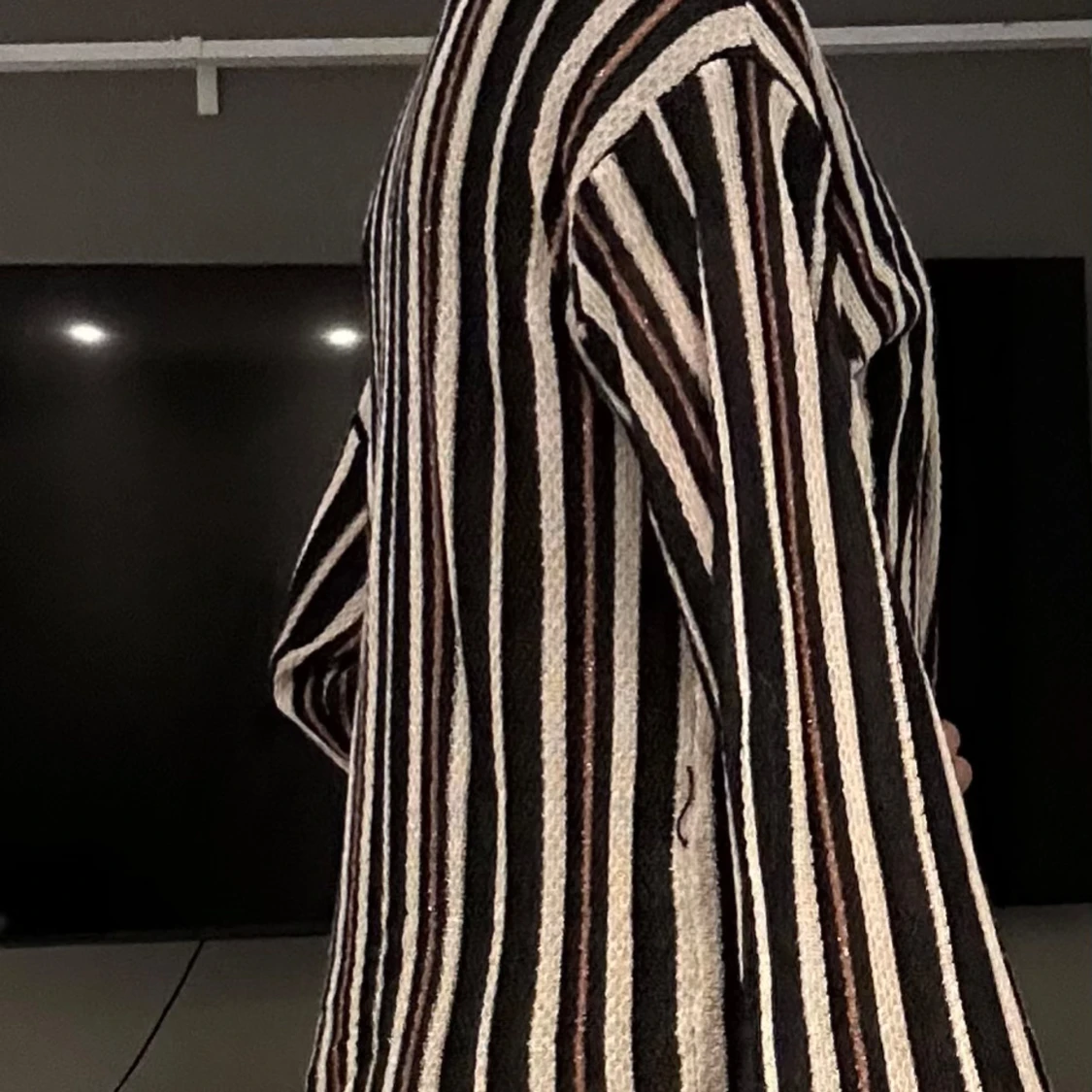 Svart och vit kofta  - 1