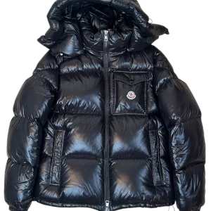 Moncler  - Moncler montbiliard. Stolek 4 / L. Skick 9/10 som ny med Dustbag! Pris 7990kr nypris 19k. 