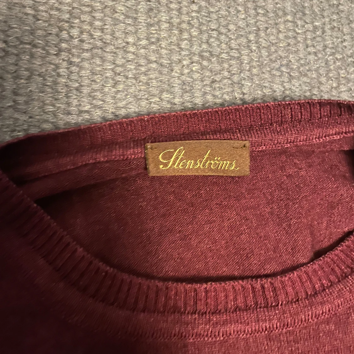 Vinröd tröja från Stenströms - 1