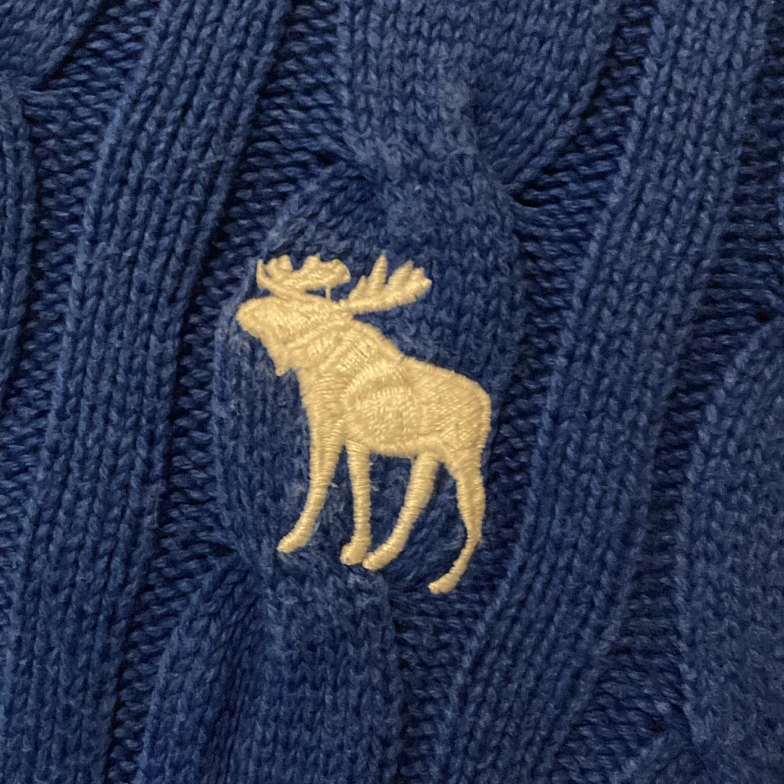 Blå kabelstickad tröja från Abercrombie & Fitch - 3