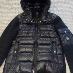 Moncler jacka - Ny Moncler jacka använd 1-2 gånger  Priset går att diskutera 