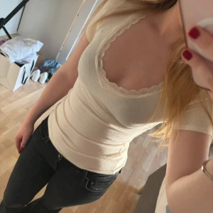 Topp från Brandy Melville❤️ - Gullig topp från brandy i storlek S. Tryck gärna på köpa nu❤️