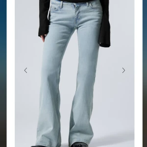 Weekday jeans - Säljer slutsålda jeans från weekday, strl w25/l32, jättebra skick! Köpte för 590 kr säljer för 350 kr💘💘