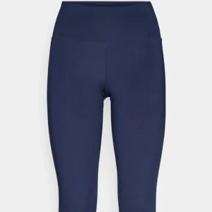 Tränings byxor - Säljer dessa super sköna träningsbyxor då ja inte får nån användning av de! Köpt för ett par år sedan men är i super skick! Storlek S och är super stretchiga o sköna! Säljer billigt då jag vill få de sålda! Skriv för frågor/funderingar💖💖