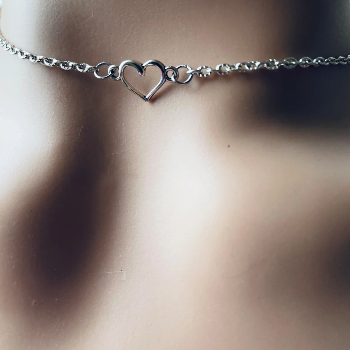 By prisförslag- halsband silver hjärta chocker  - 2