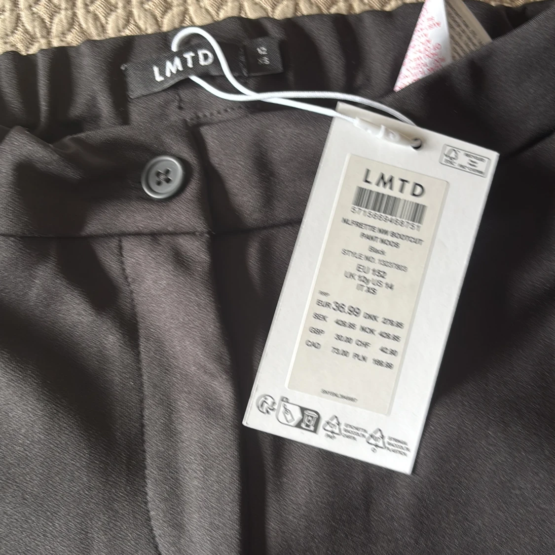 Svarta kostymbyxor från LMTD - 2