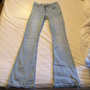 Ljusblå jeans från Gina tricot  - Jätte snygga ljusblå jeans från Gina Tricot, även skönt material. Säljer då dem är för små för mig 