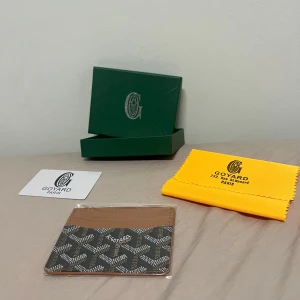 Plånbok - Fin och unik färg men mycket elegant!