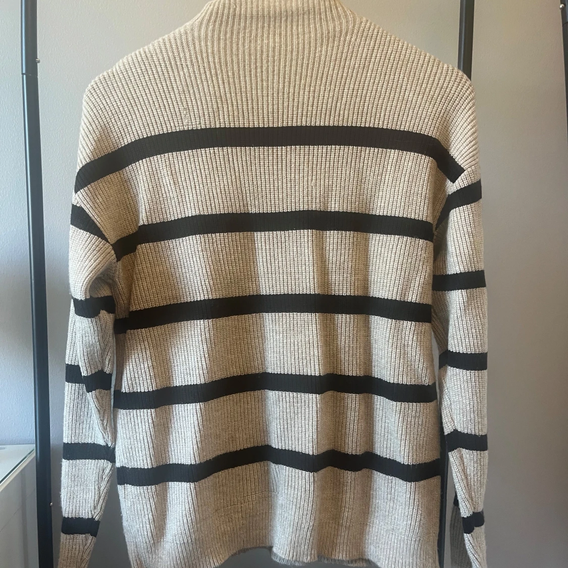 Beige och svart randig polotröja från VILA - 2