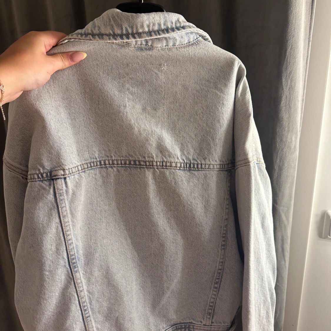 Ljusblå jeansjacka från Pull&Bear - 2