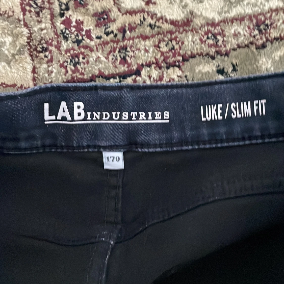Mörkblå slim fit jeans från LAB - 4