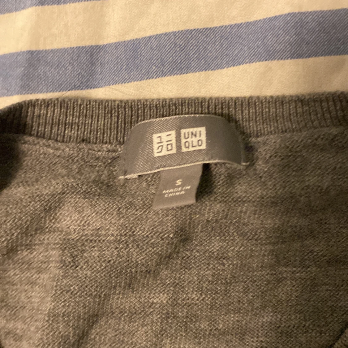 Grå stickad tröja från Uniqlo - 2