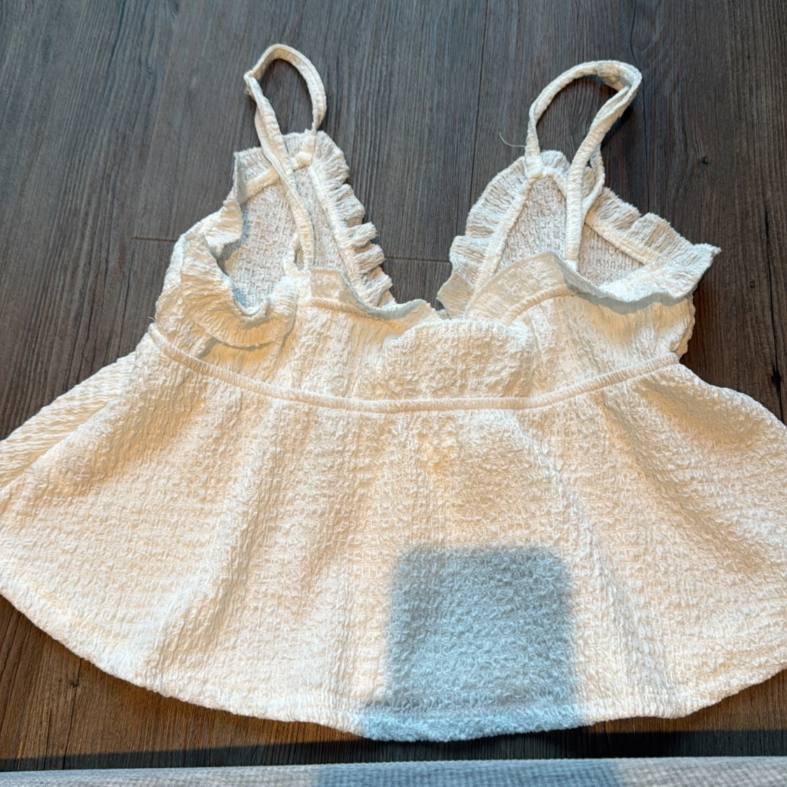 Vit linnetopp med volang från SHEIN - 1