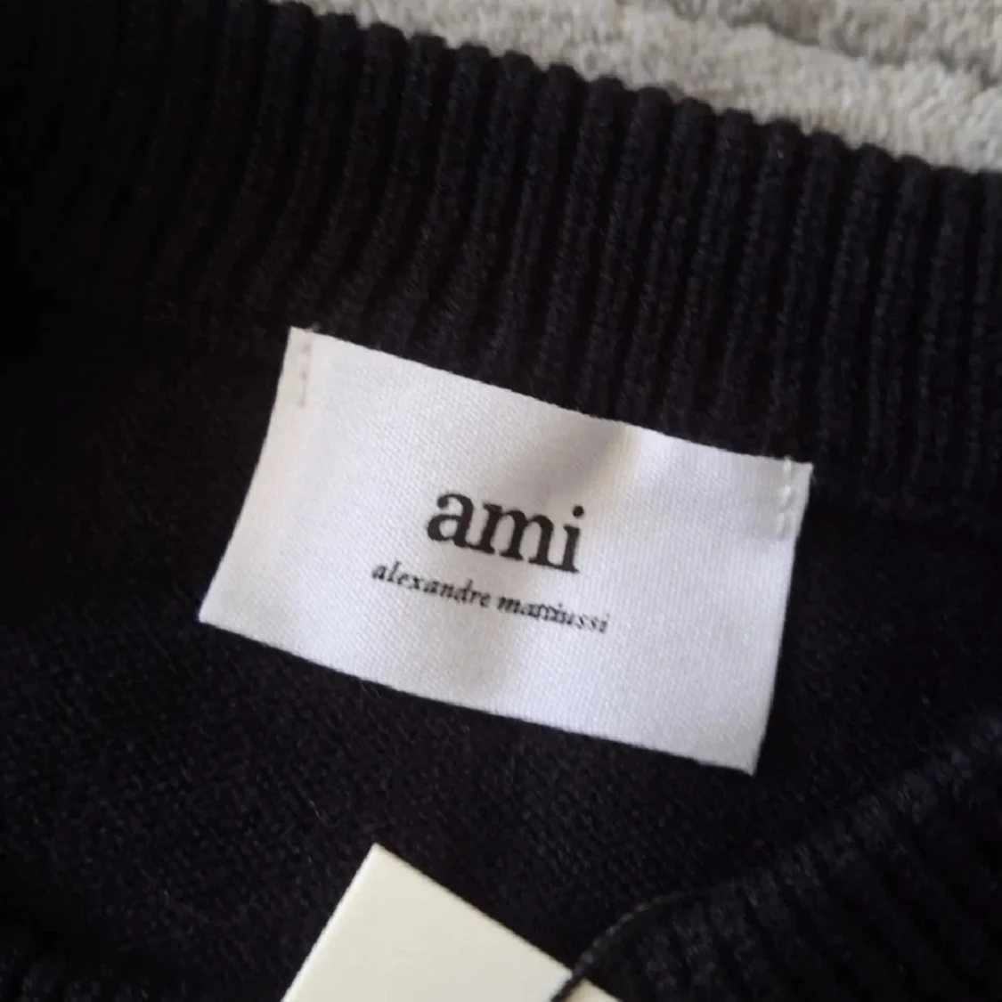 Svart stickad tröja från A - 1