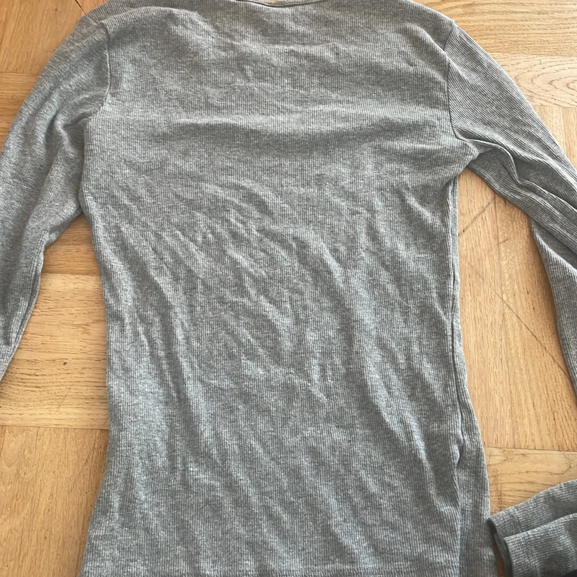 Grå ribbad långärmad tröja H&M - 1