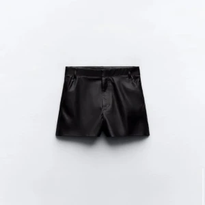 Skinnshorts - Såå coola shorts i skinn/ läder. Från Zara! Storlek xs. 