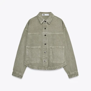 Grön jeansjacka  - Grön jeansjacka zara, M men passar S också! Använd ca 2 gånger💚