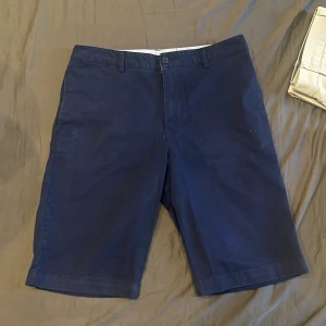 Marinblå shorts från Polo Ralph Lauren - Snygga marinblå shorts från Polo Ralph Lauren med klassisk rak passform och midwaist.