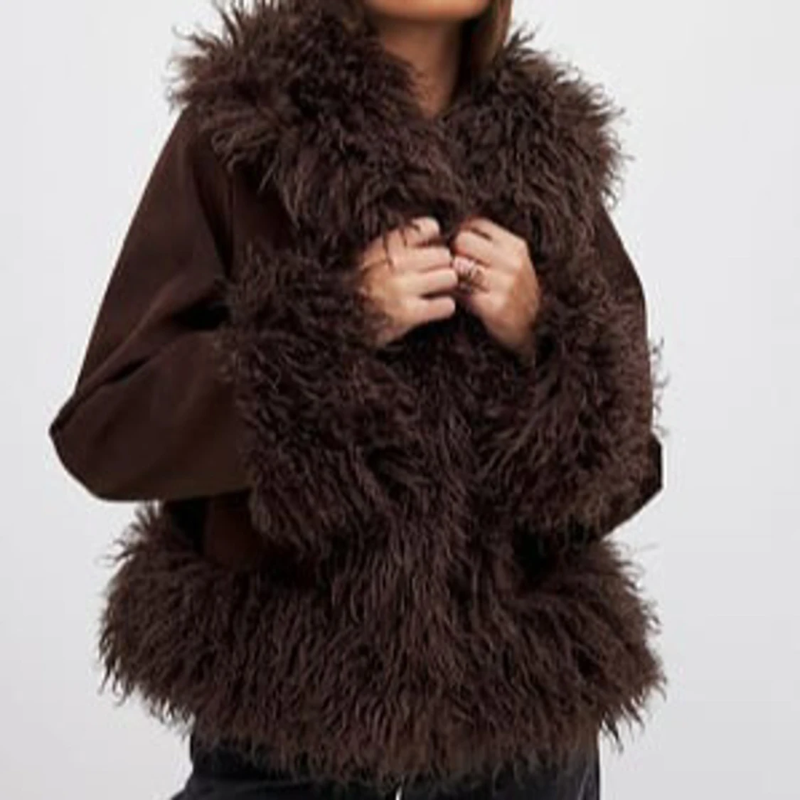 Brun fluffig pälsjacka