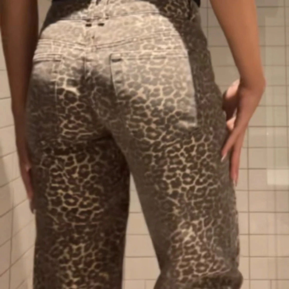 Leopardmönstrade wide jeans