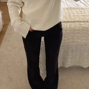 svarta yogapants - Snygga svarta yogabyxor från gina tricot storlek 146/152 slutsålda 🥰 