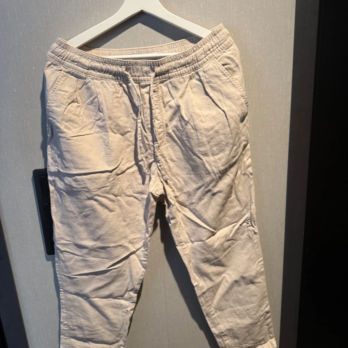 Beige linnebyxor från Zara, M