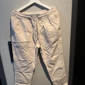 Beige linnebyxor från Zara, M - Beige linnebyxorfrån Zara i storlek M. 