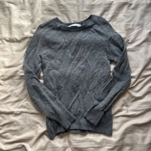 Grå stickad tröja från Zara - Stickad tröja från Zara 