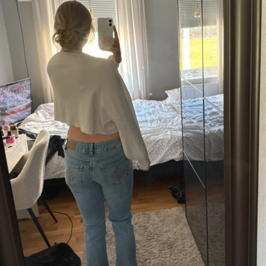 Vit croppad v-ringad tröja - 1