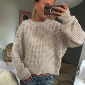 Stickad tröja från Filippa K  - Så fin stickad tröja från Filippa K! Har inte använt den så mycket alls så den är i väldigt bra skick!