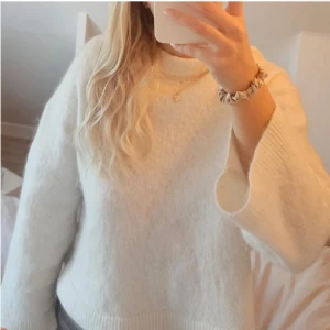 Stickad H&M mohair  - Väldigt fin stickad tröja ifrån H&M . Bra skick!