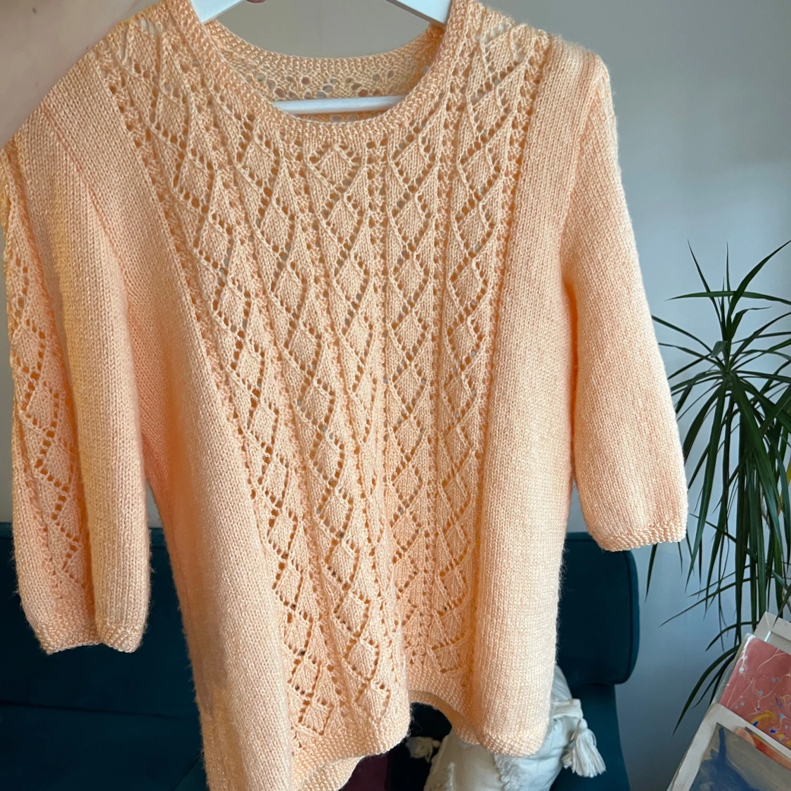 Persikofärgad stickad tröja