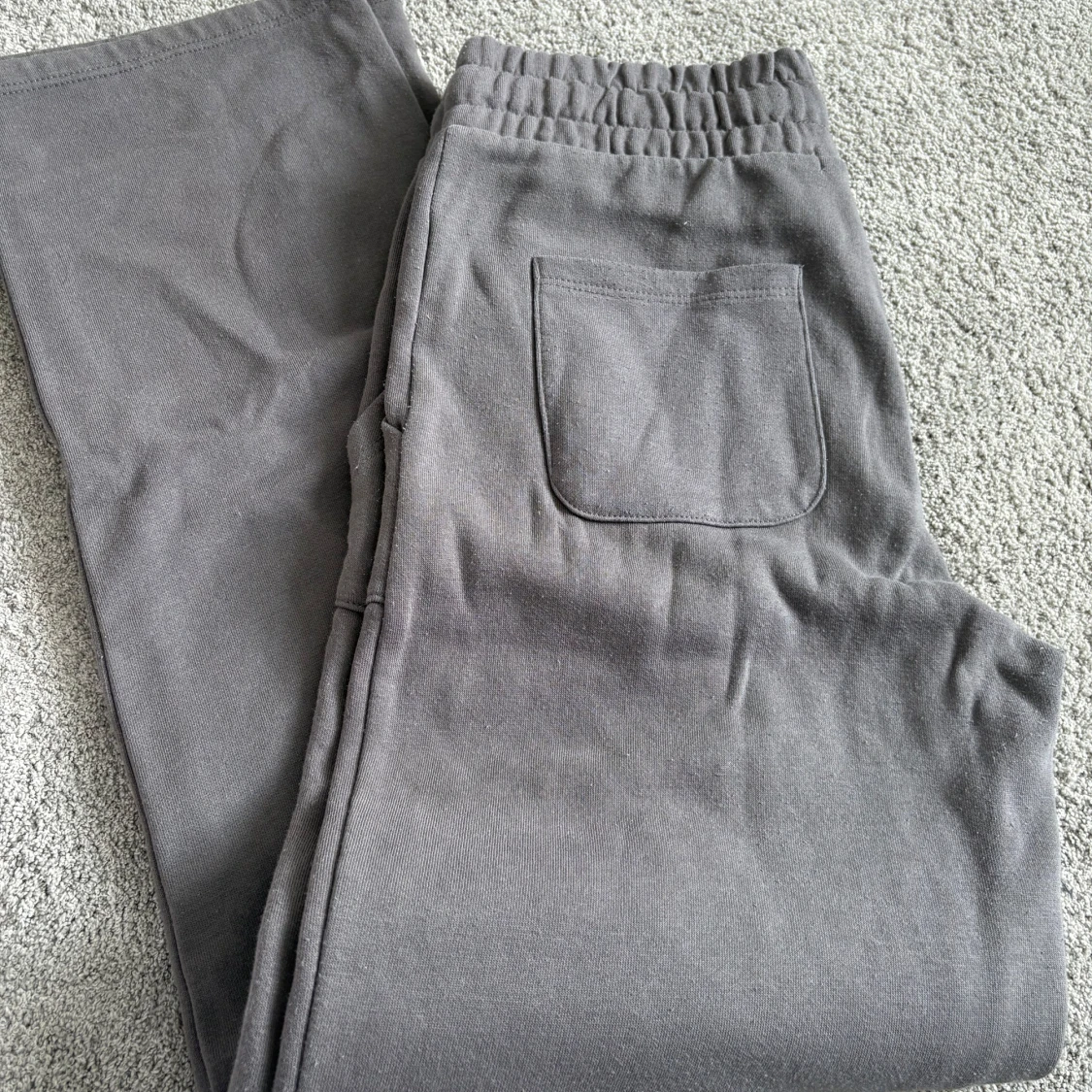 Grå mjukis byxor