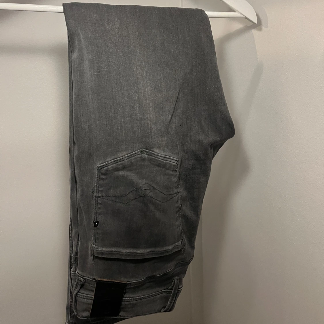 Gråa replay jeans anbass - 4