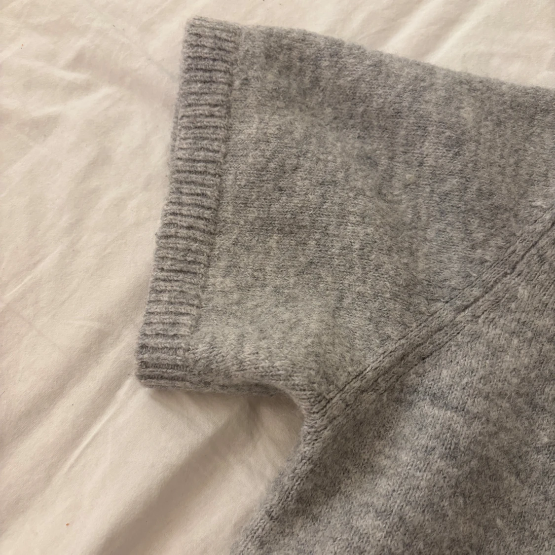 Grå stickad T-shirt Gina Tricot - 2