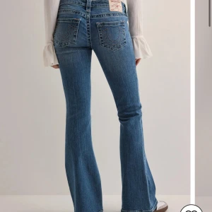 True religon  - Stl 27. Prislapp sparade men aningens slitna nere vid fotändan🥰 lägg gärna prisförslag 