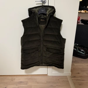 Stenströms väst - Skick 9/10 använd cirka 2 gånger, ny pris 4300kr storlek xxl passar xl skriv för fler bilder