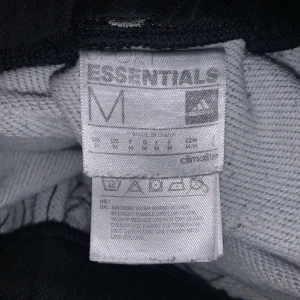 Adidas mjukisbyxor  - FRI FRAKT. 