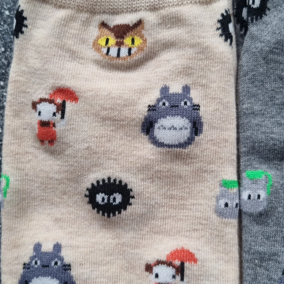 Färgglada ankelstrumpor med Totoro karaktärsmotiv - 4