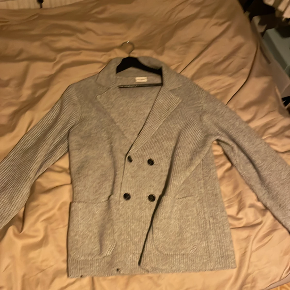 Grå stickad kofta från John Henric - 1