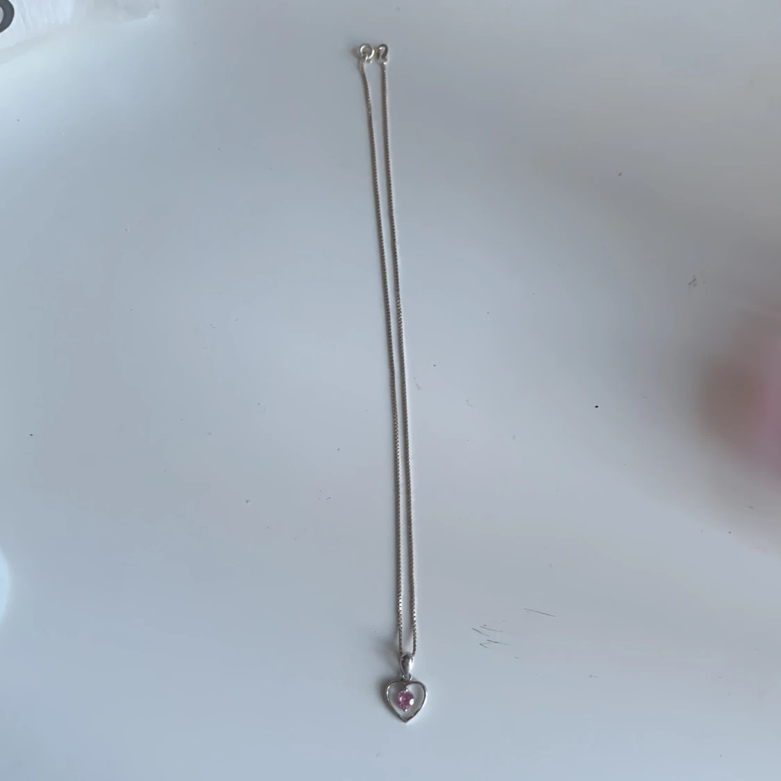 Silverhalsband med hjärthänge